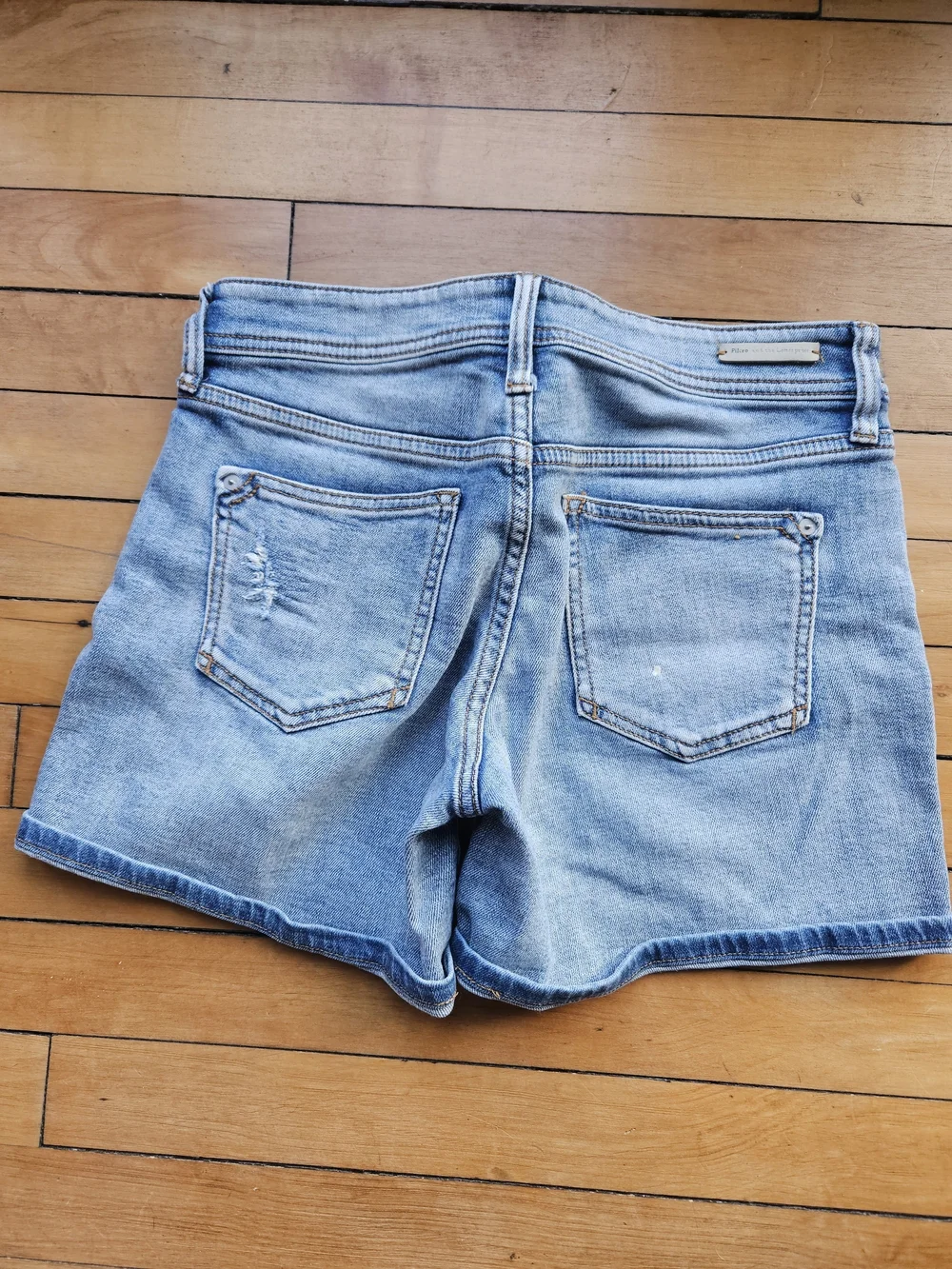 Pilcro Anthropologie Slim Boyfriend Distressed Denim Shorts Size 26 - Picture 4 of 4